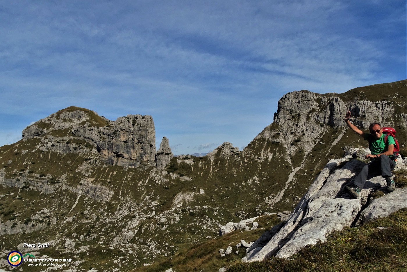 06 Sul Sent. 101-'Anello dei Campelli' con vista in Cima di Piazzo e in Cornetta'.JPG